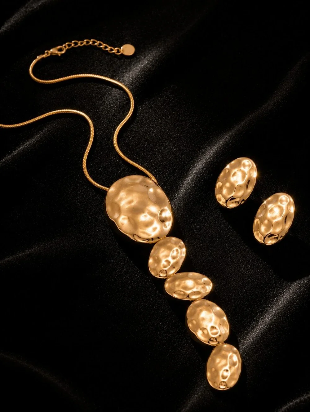 N/A elegant gold